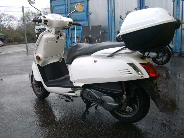 Kymco Like 125 Frische Wartung & Tüv Neu ab Kauf hat 14.643km ist EZ. 07.2009