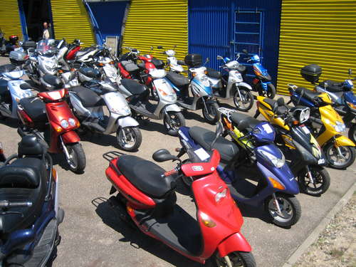 Kymco Like 125 Frische Wartung & Tüv Neu ab Kauf hat 14.643km ist EZ. 07.2009