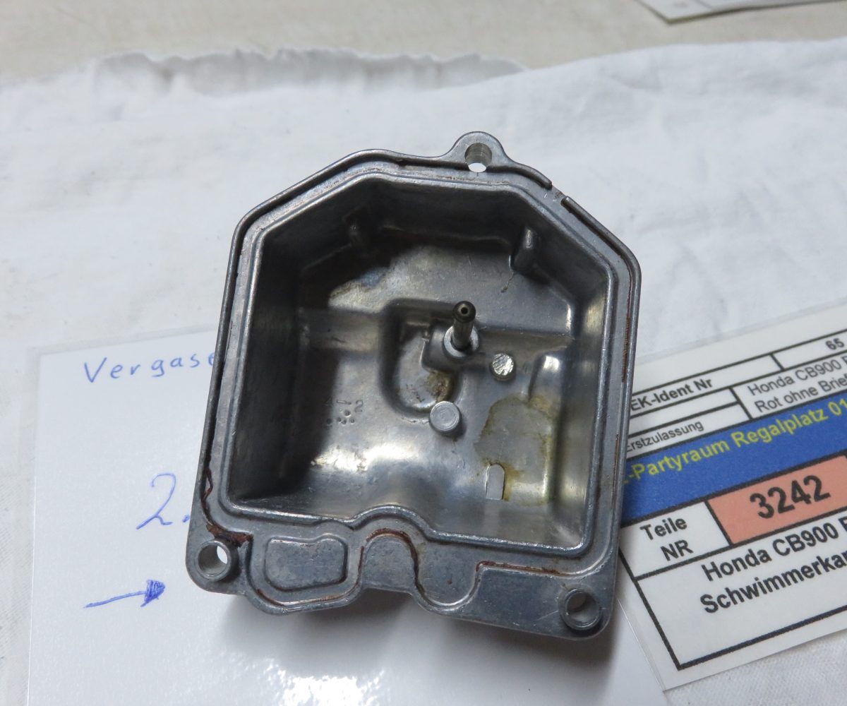 Honda CB900 Boldor SC01 Schwimmerkammer Text lesen Kennung 3242 VHB