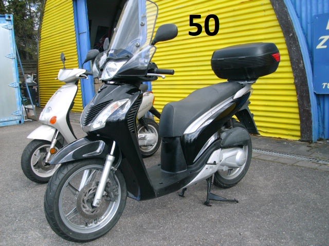 Honda Sh 125 i Großes Windschild & Topcase 21.369km Ez. 05.2010 Tüv 08.2026 Frische Wartung