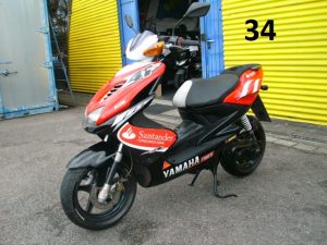 01_Yamaha-Aerox-50-Rot-schwarz-weis-26.11.24-01