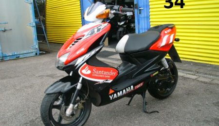 01_Yamaha-Aerox-50-Rot-schwarz-weis-26.11.24-01