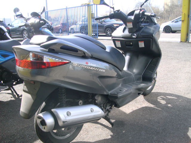 Suzuki Burgman 125 Scheckheft gepflegt bei Suzuki Frische Wartung 15.311km