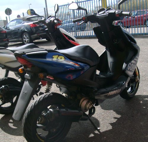 Yamaha Aerox 50 2T Sondermodell Tech3 hat 12.487km Mofa & 45er Papiere Frische Große Wartung