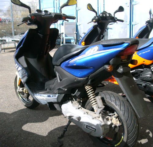 Yamaha Aerox 50 2T Sondermodell Tech3 hat 12.487km Mofa & 45er Papiere Frische Große Wartung