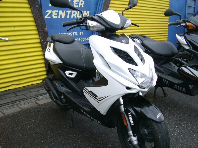 Yamaha Aerox 4 50 2T TOP ZUSTAND 7.841km Ez. 03.2017