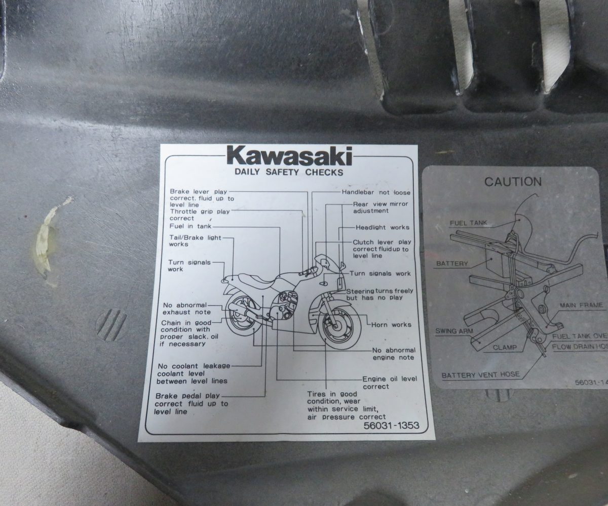 Kawasaki GPZ1000RX-ZX1000 Seitenverkleidung Rechts Kennung 3263 Preis VHB