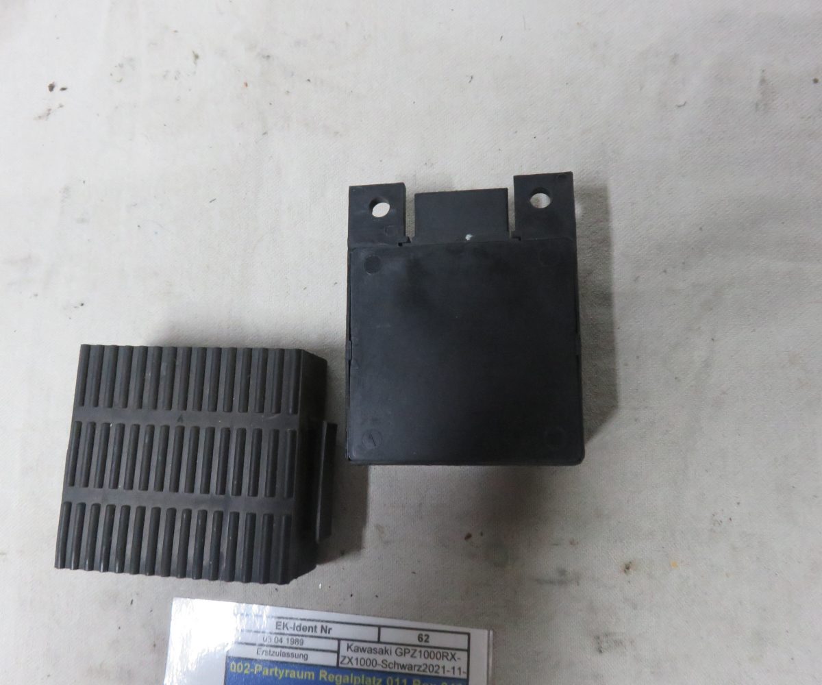 Kawasaki GPZ1000RX-ZX1000 Black Box Zündeinheit Igniter mit Haltegummi Text lesen Kennung 3277 Preis VHB