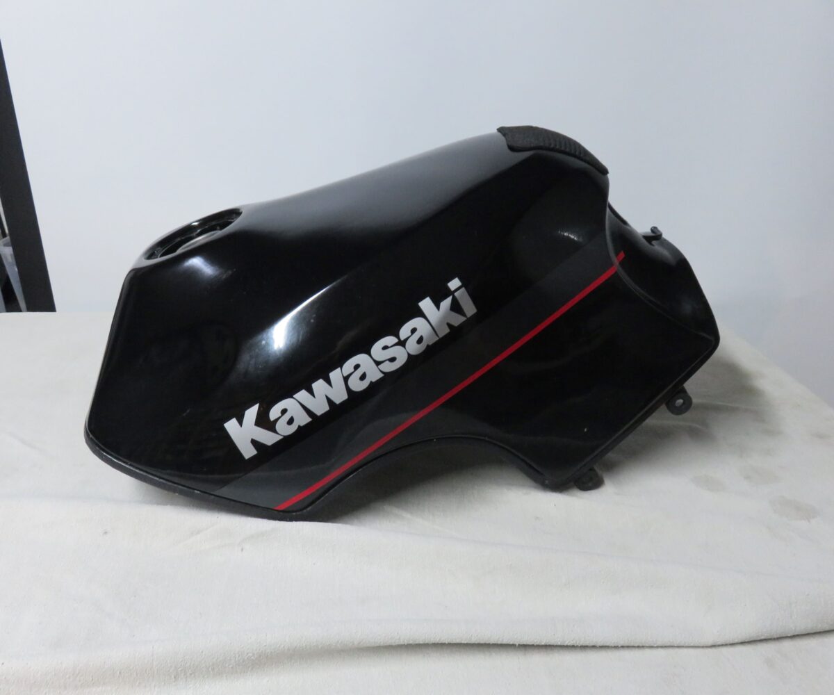 Kawasaki GPZ1000RX-ZX1000 Tank TEXT LESEN Kennung 3352 Preis VHB