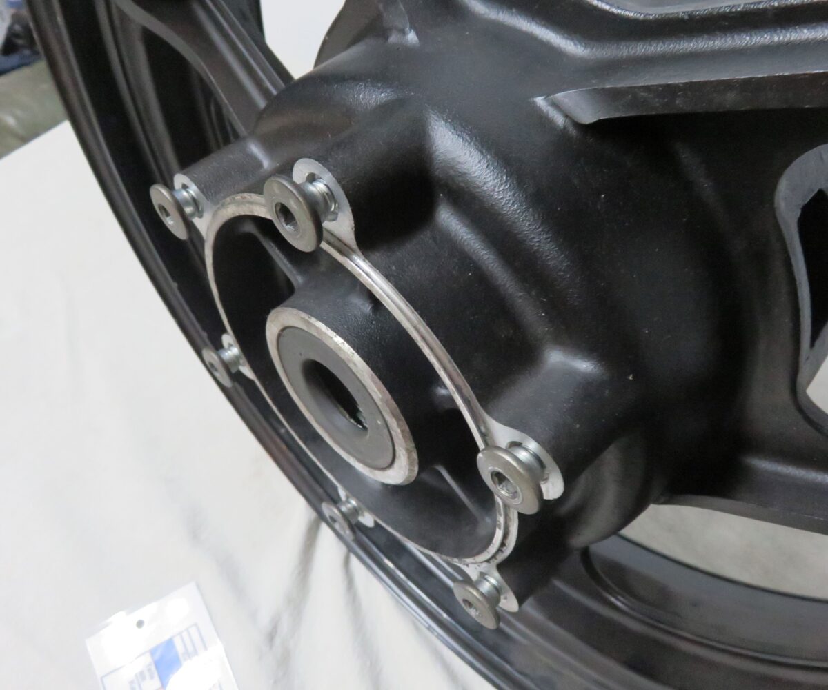 Kawasaki GPZ1000RX-ZX1000 Hinterradfelge mit Bremsscheibenschrauben Kennung 3353 Preis VHB