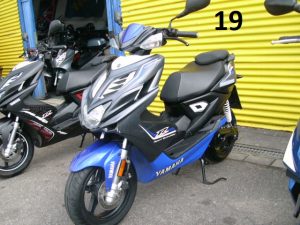 11_Yamaha-Aerox-4-50-schwarz-blau-weis-16.04.25-01