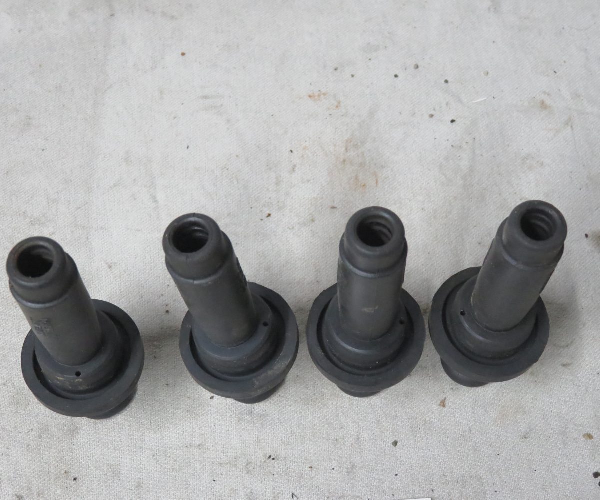 Kawasaki GPZ1000RX-ZX1000 Zündkerzensstecker nur Setverkauf Kennung 3302 Preis VHB