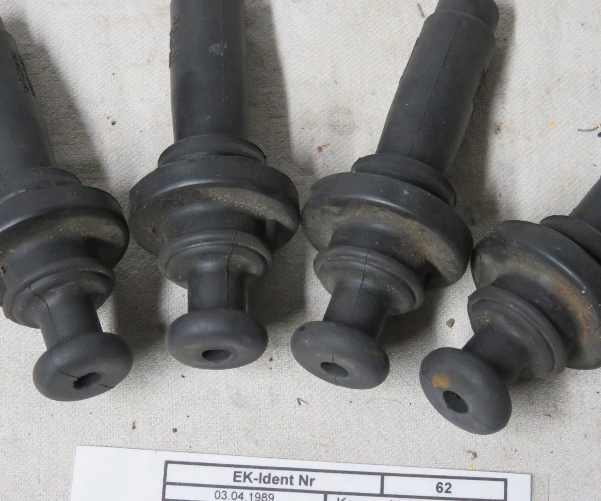 Kawasaki GPZ1000RX-ZX1000 Zündkerzensstecker nur Setverkauf Kennung 3302 Preis VHB