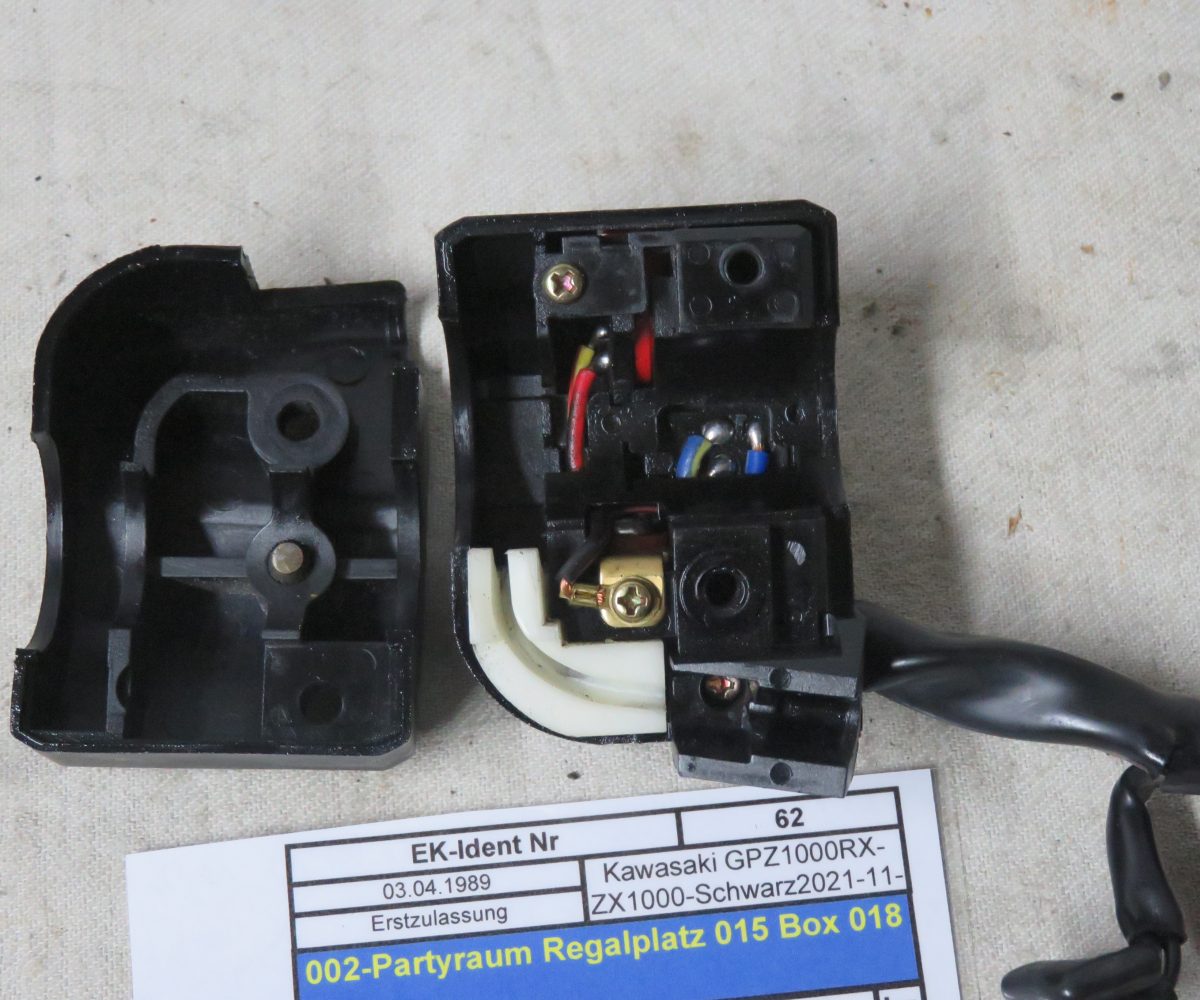 Kawasaki GPZ1000RX-ZX1000 Lenkergriffeinheit Schaltereinheit Rechts Kennung 3309 Preis VHB