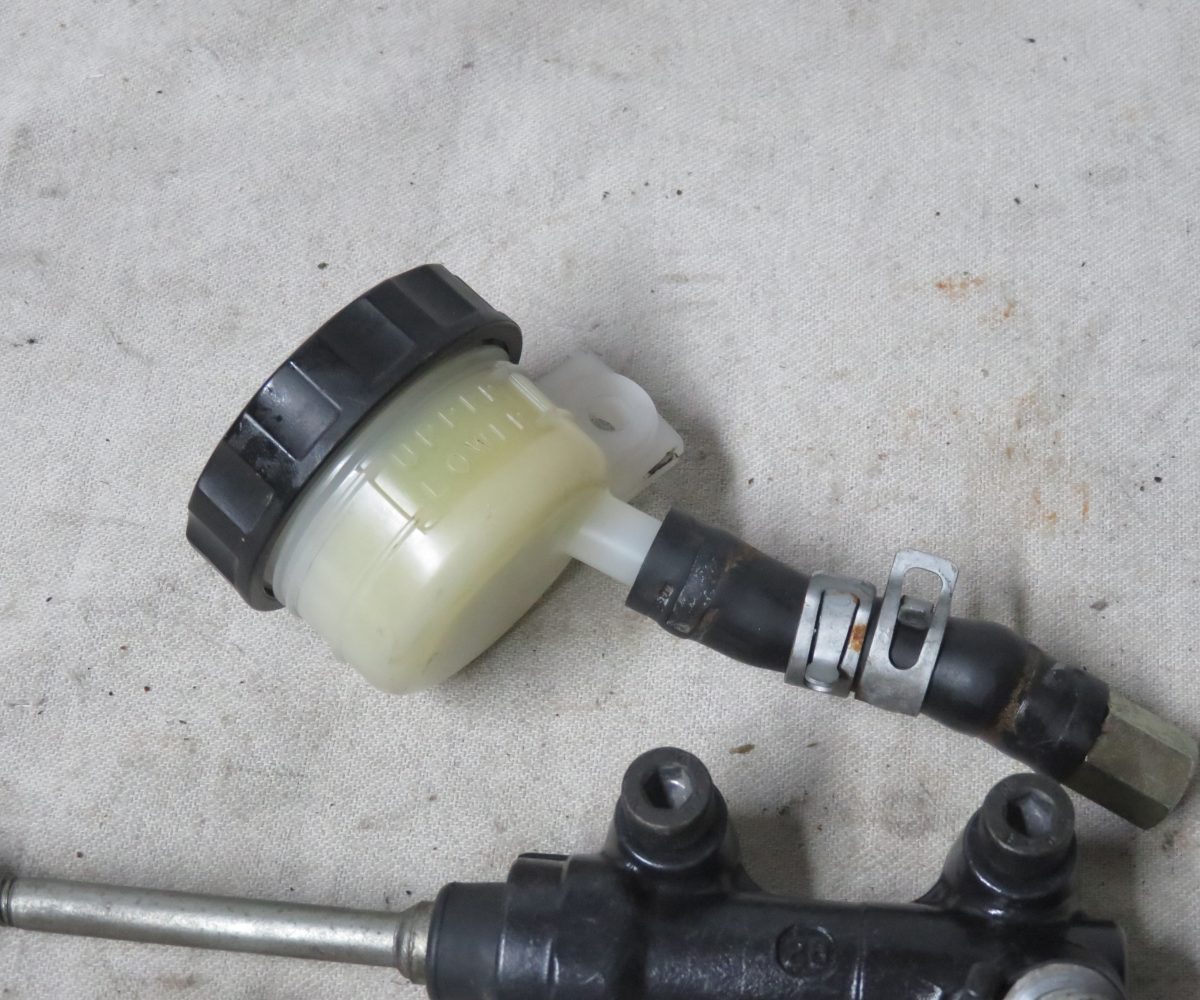 Kawasaki GPZ1000RX-ZX1000 Bremspumpe hinten TEXT lesen Kennung 3317 Preis VHB