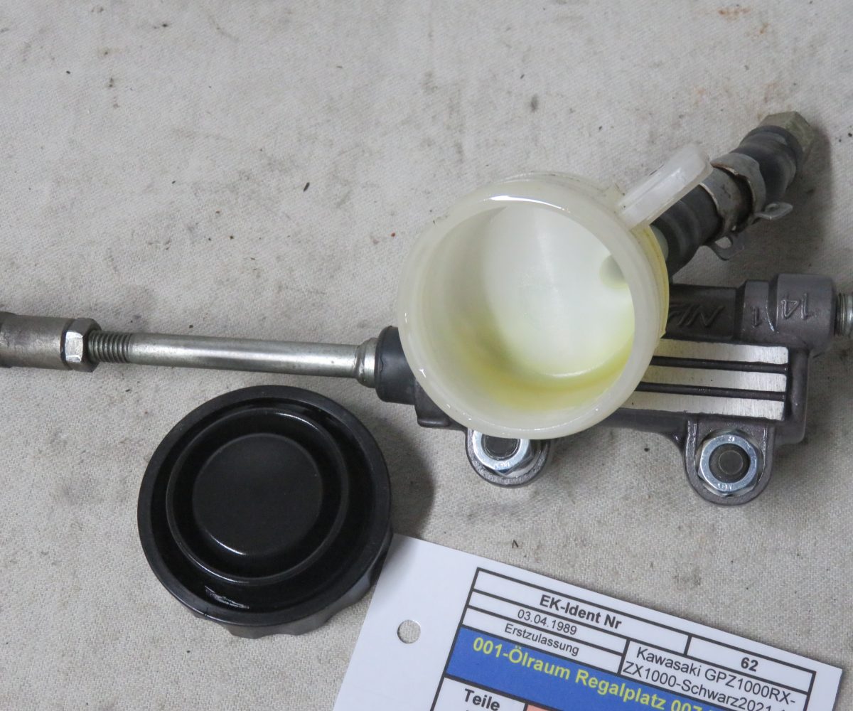 Kawasaki GPZ1000RX-ZX1000 Bremspumpe hinten TEXT lesen Kennung 3317 Preis VHB