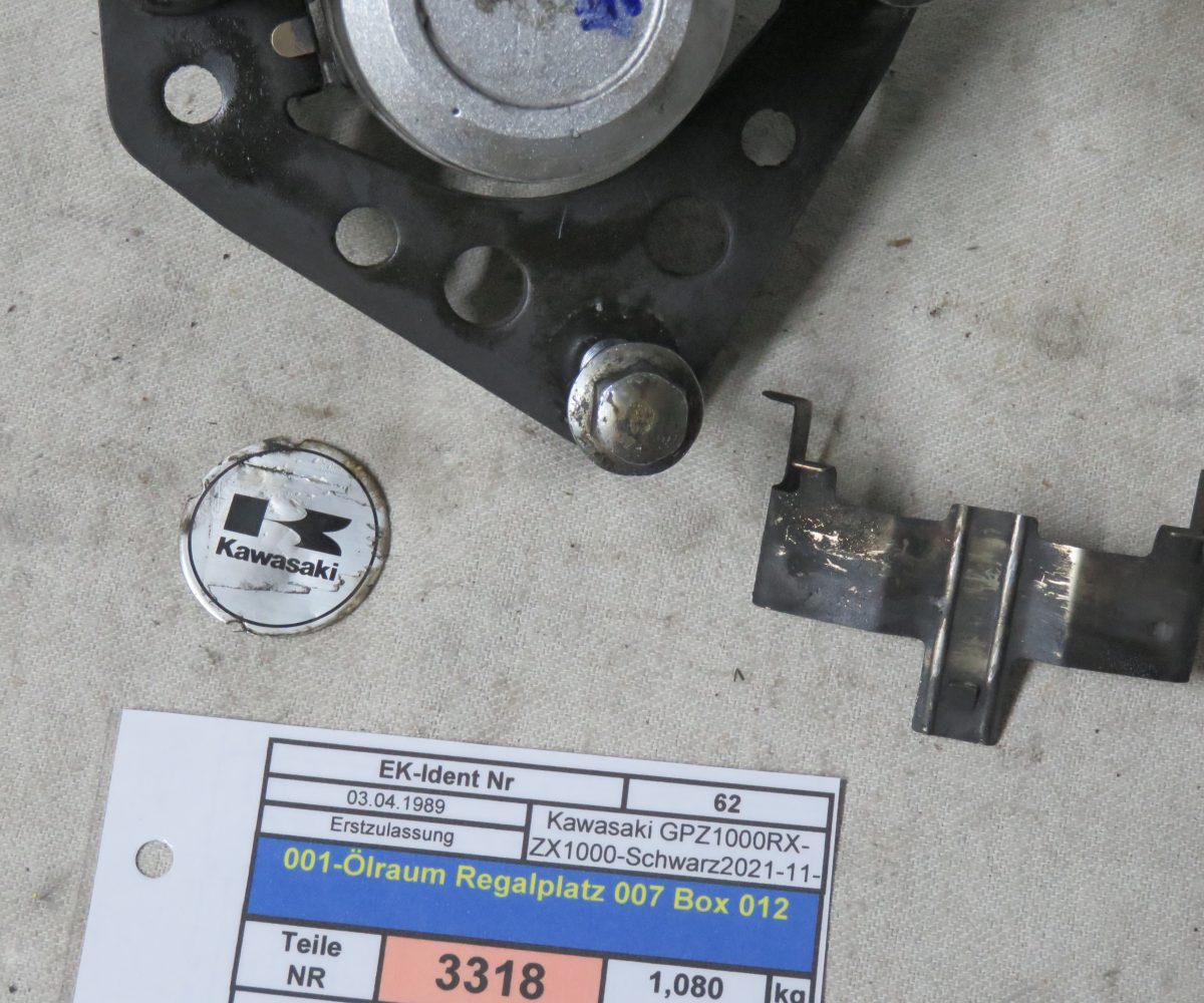 Kawasaki GPZ1000RX-ZX1000 Bremssattel Rechts vorn mit Halter Text lesen Kennung 3318 Preis VHB