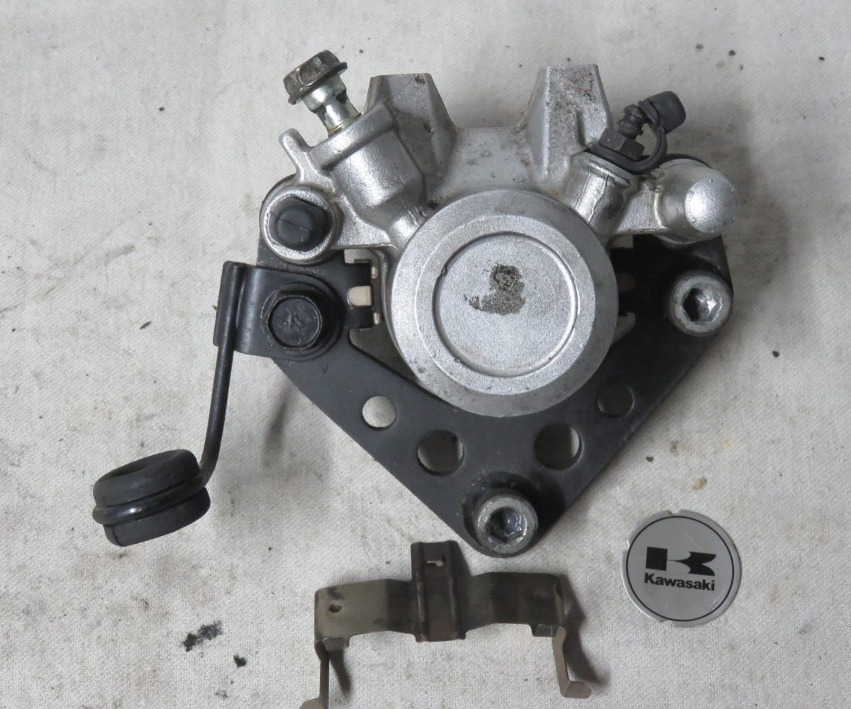 Kawasaki GPZ1000RX-ZX1000 Bremssattel hinten mit Halter Text lesen Kennung 3324 Preis VHB