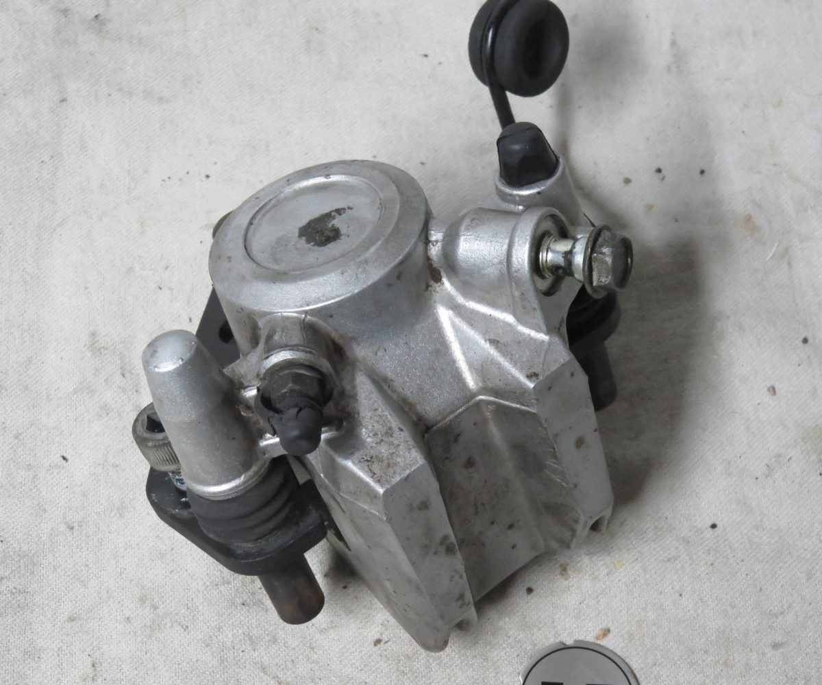 Kawasaki GPZ1000RX-ZX1000 Bremssattel hinten mit Halter Text lesen Kennung 3324 Preis VHB