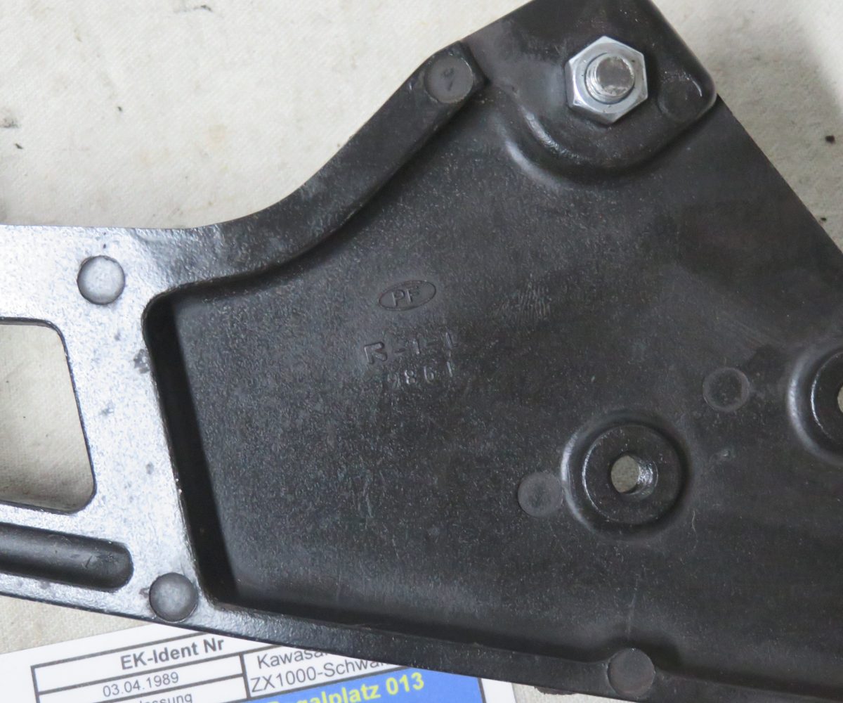 Kawasaki GPZ1000RX-ZX1000 Fußrasterplatte Links Kennung 3327