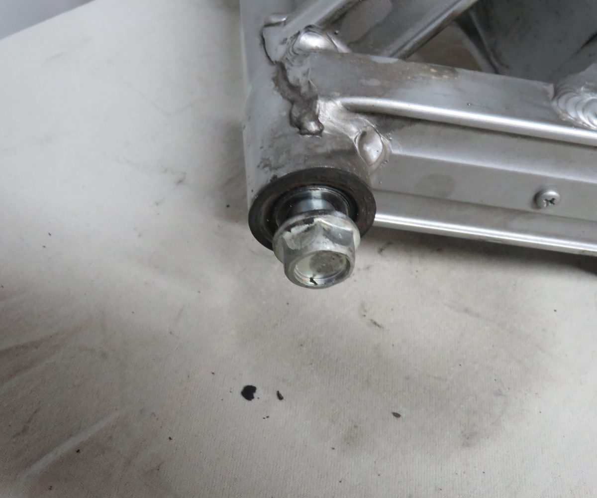 Kawasaki GPZ1000RX-ZX1000 Schwinge mit Achse Kennung 3345 Preis VHB