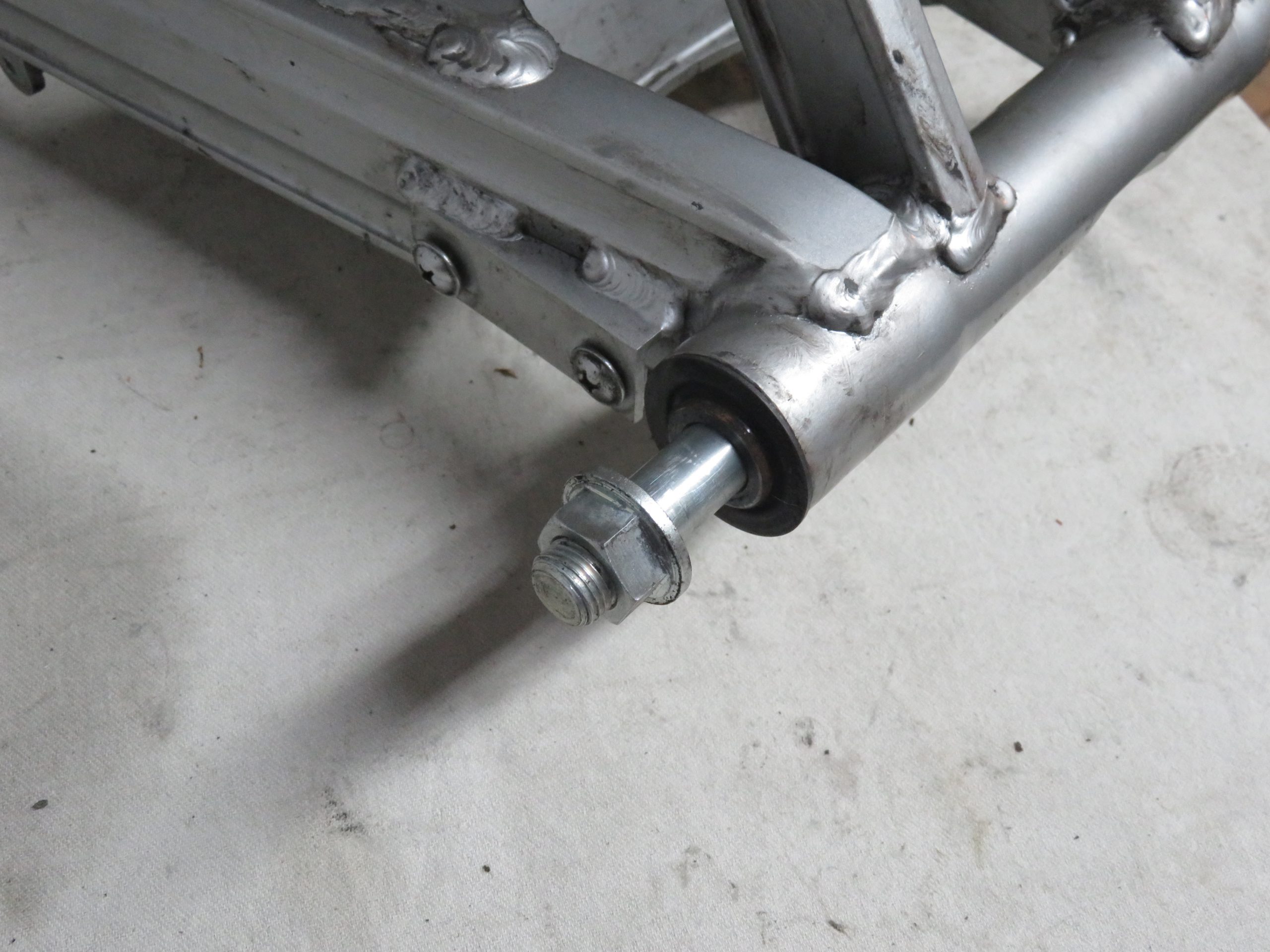 Kawasaki GPZ1000RX-ZX1000 Schwinge mit Achse Kennung 3345 Preis VHB