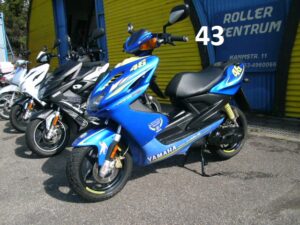 11_Yamaha-Aerox-50-blau-gelb-02.10.24-01