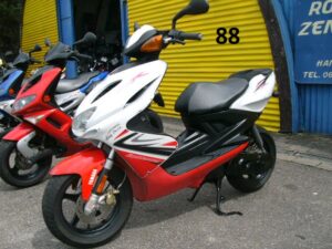 16_Yamaha-Aerox-50-weis-rot-31.07.24-01
