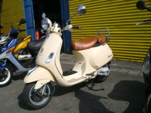 26_Vespa-LXV-50-beige-21.03.22-01