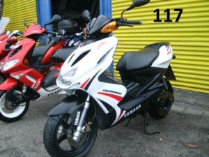 Yamaha-Aerox-50-weis-schwarz-06.11.24-01